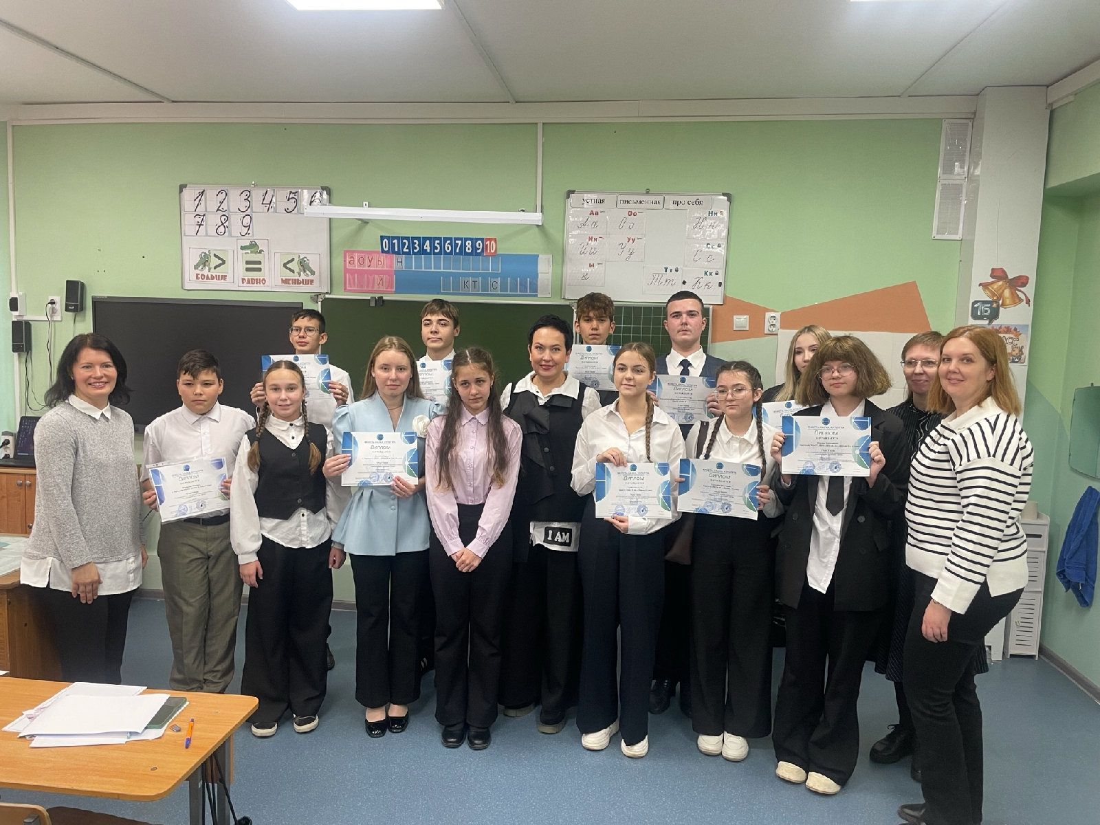 Диалог поколений в науке: доценты выступили экспертами на конференции юных исследователей